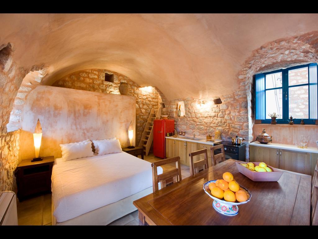 Arapakis Historic Castle Aparthotel Pírgos Dhiroú Szoba fotó