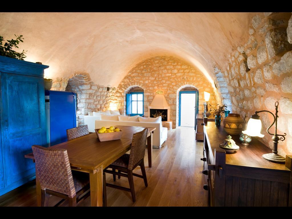 Arapakis Historic Castle Aparthotel Pírgos Dhiroú Szoba fotó