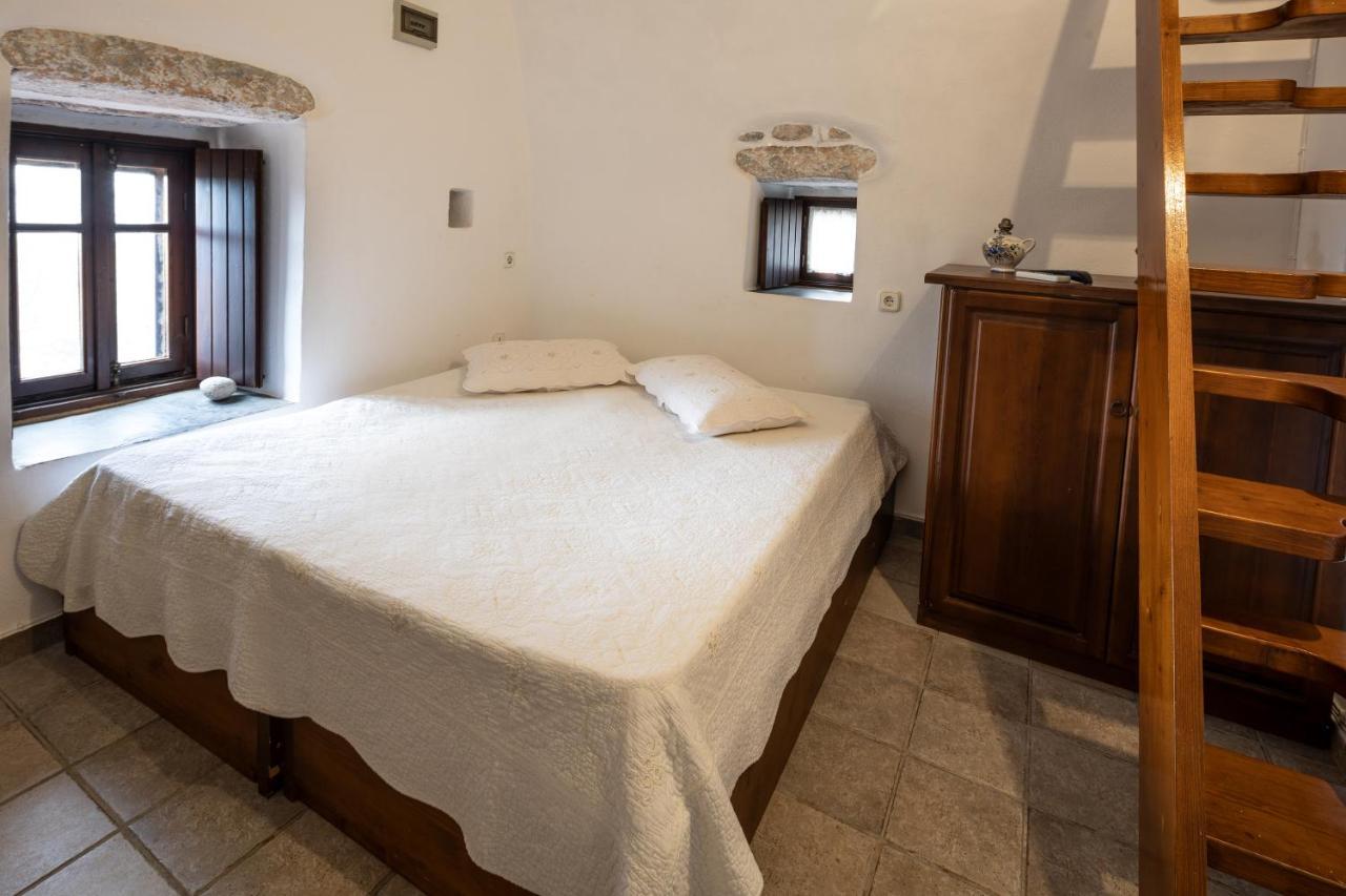 Arapakis Historic Castle Aparthotel Pírgos Dhiroú Kültér fotó