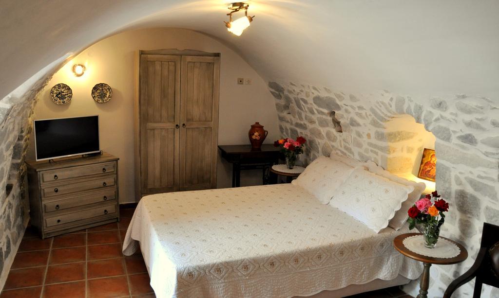 Arapakis Historic Castle Aparthotel Pírgos Dhiroú Kültér fotó