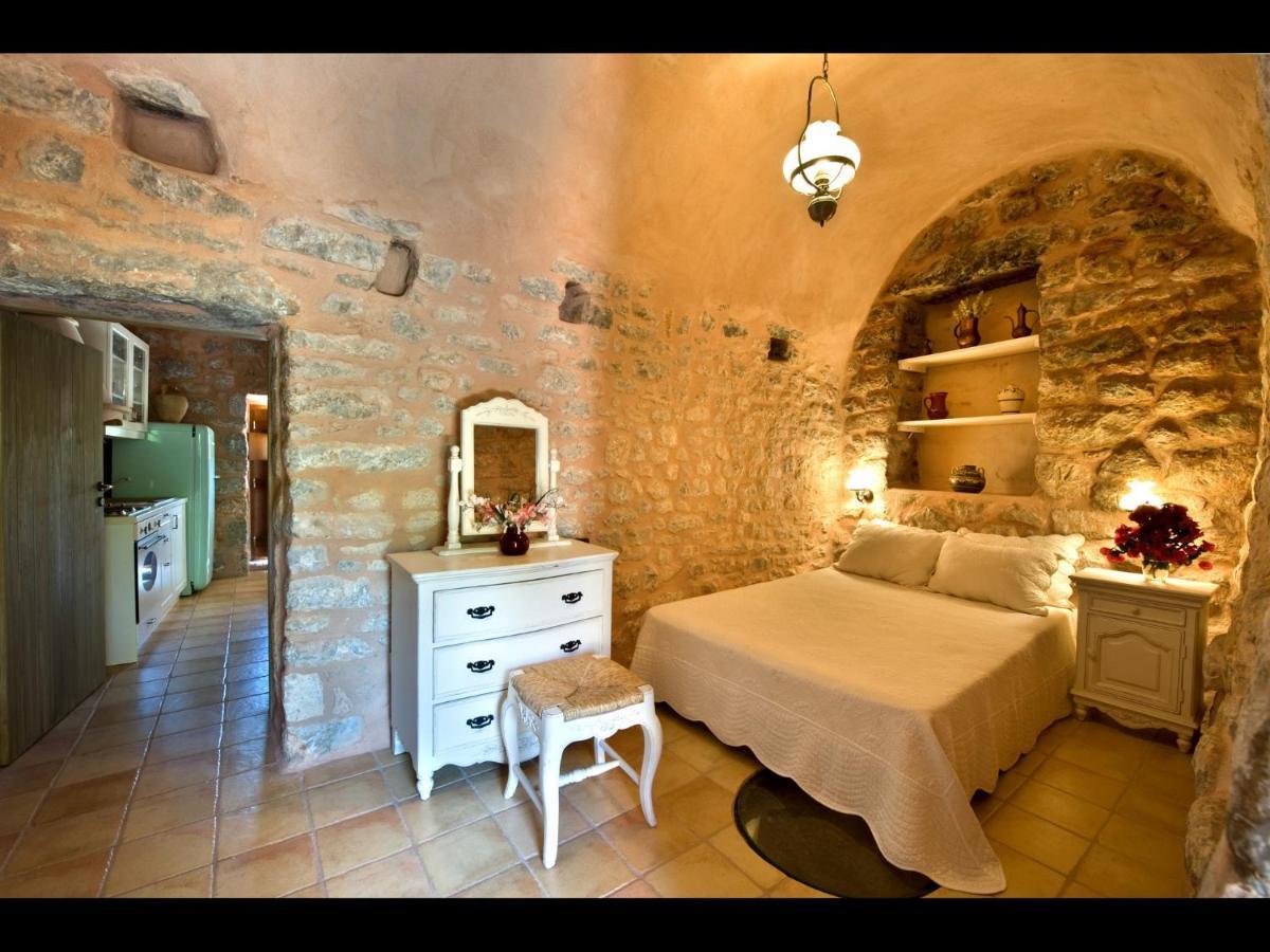 Arapakis Historic Castle Aparthotel Pírgos Dhiroú Szoba fotó