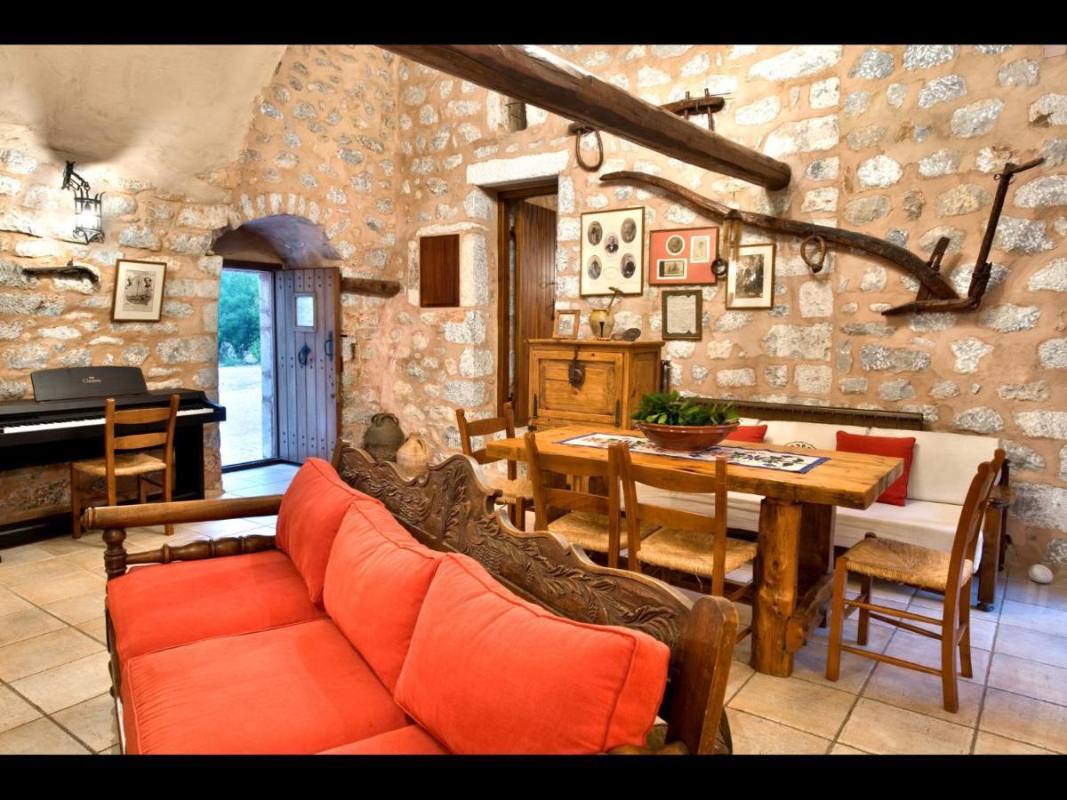 Arapakis Historic Castle Aparthotel Pírgos Dhiroú Szoba fotó