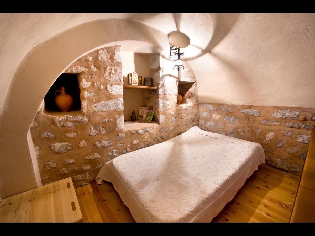 Arapakis Historic Castle Aparthotel Pírgos Dhiroú Kültér fotó